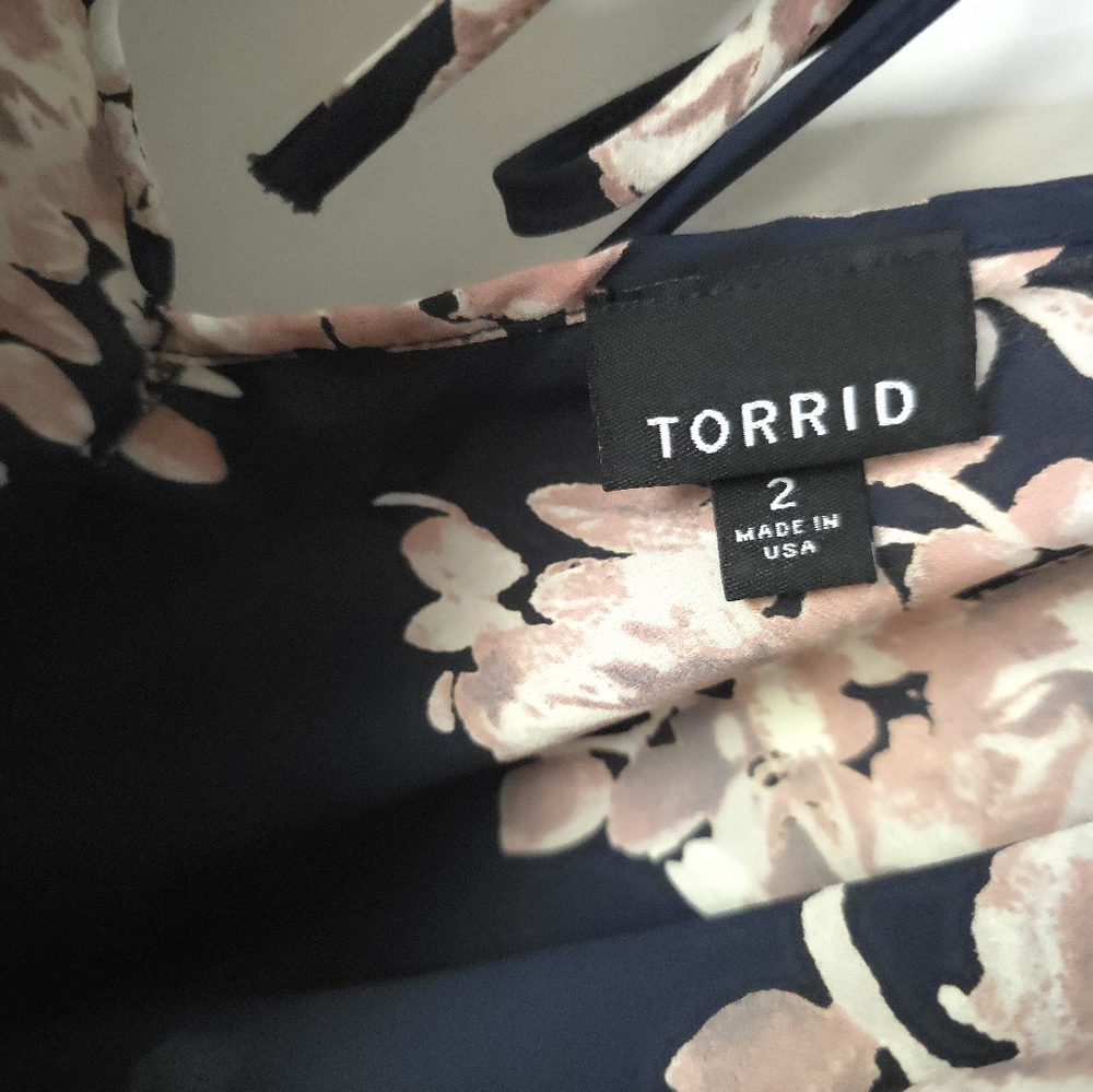 Torrid Navy V Neck V Back Blouse Size 2 - Picture 6 of 7
